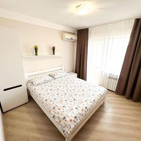Artal Apartment On Obolonskyi Avenue 16A Kiev Eksteriør bilde