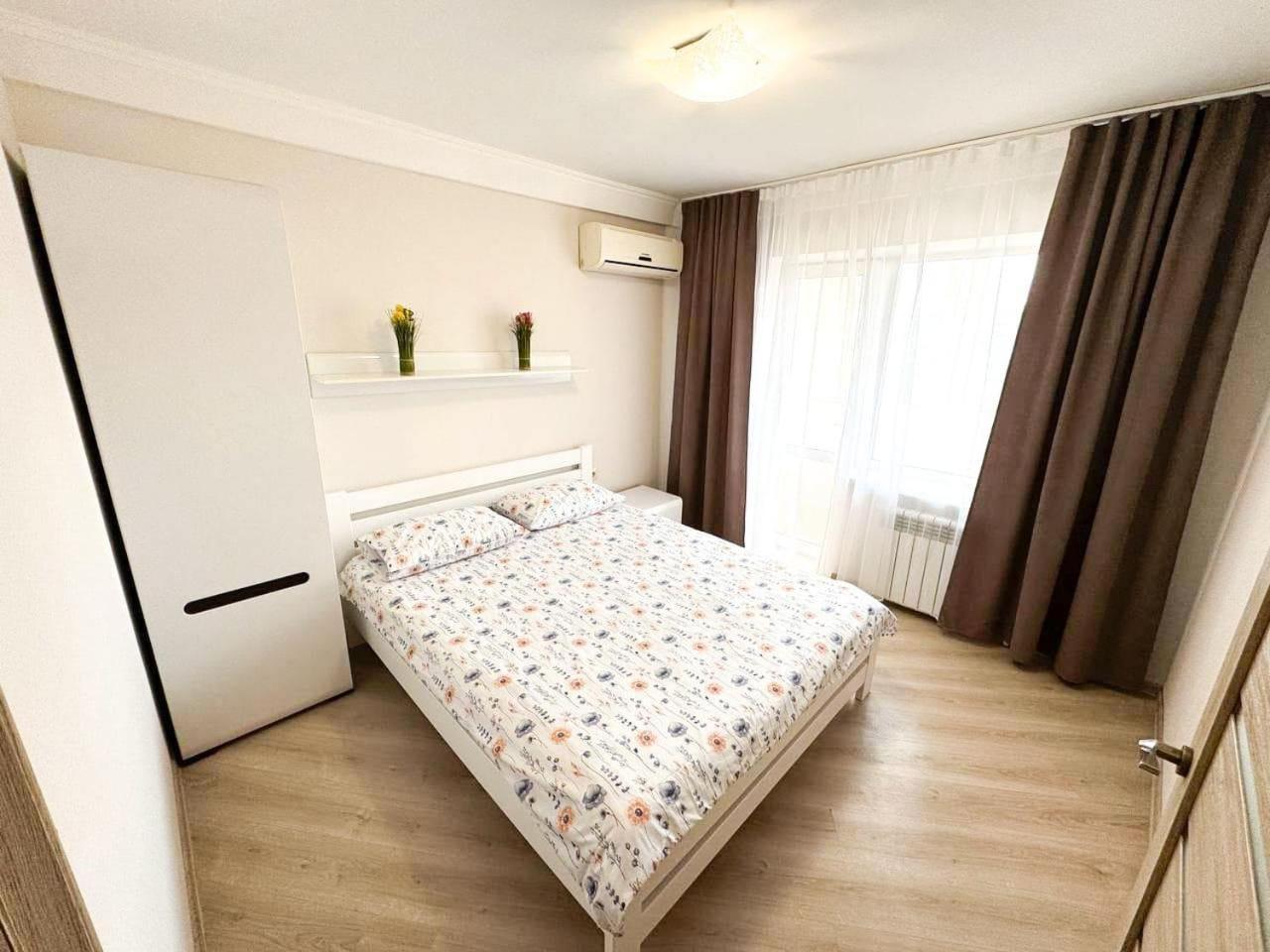 Artal Apartment On Obolonskyi Avenue 16A Kiev Eksteriør bilde
